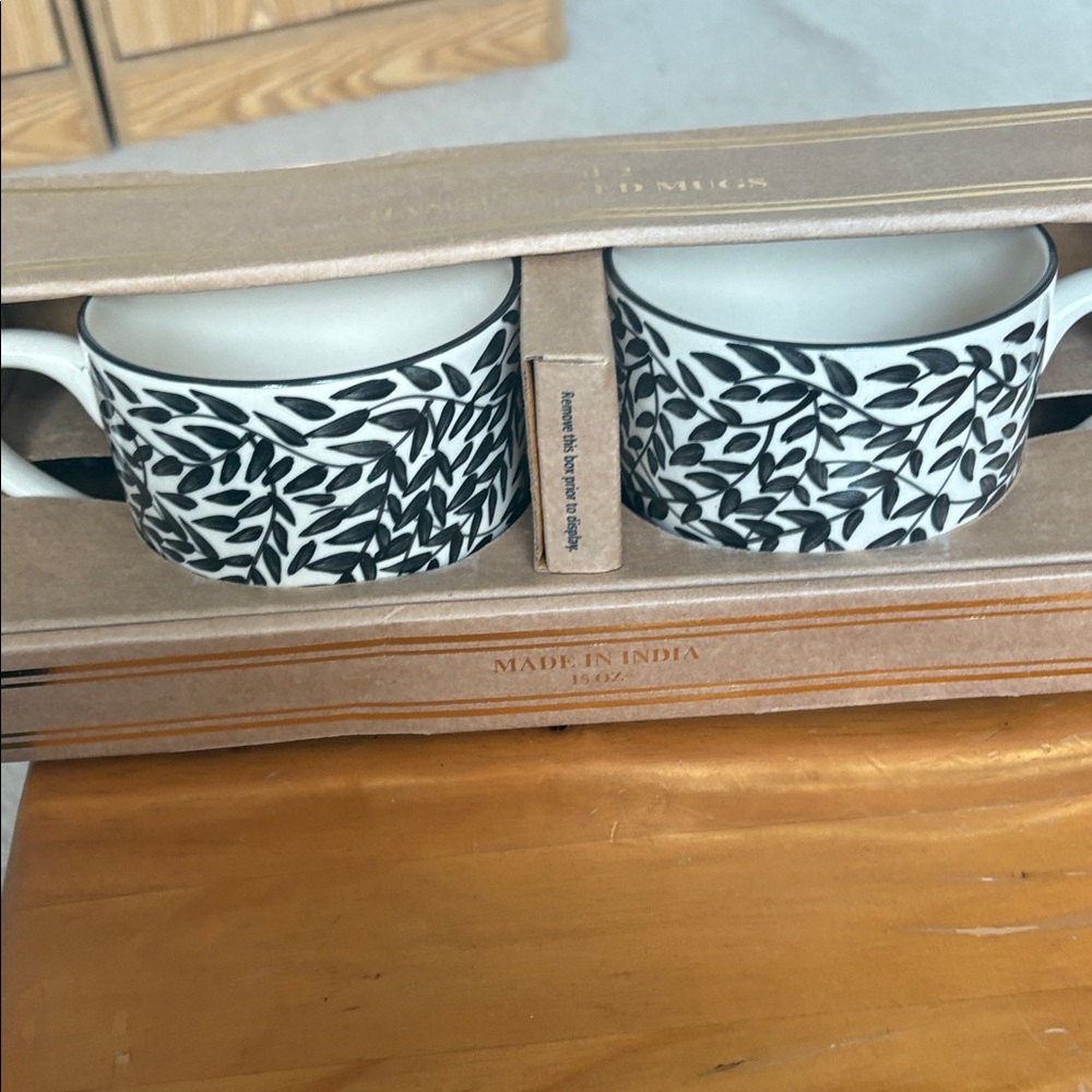 NWT Black and White Leaf Pattern Mugs Handpainted from India
